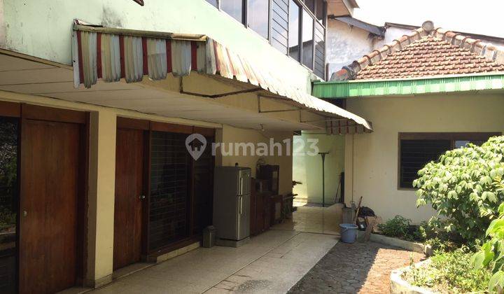 Rumah Lama Lokasi Premium di Jalan Utama Burangrang 1