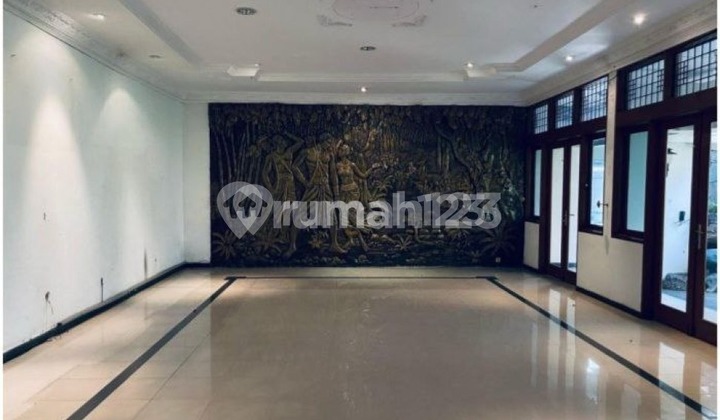 Rumah Besar di Pusat Bisnis Sayap Riau Bandung 2