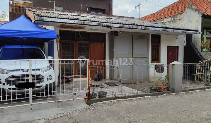 Rumah Murah Dekat Tol Buah Batu di Komplek Jaka Purwa, Logam 1