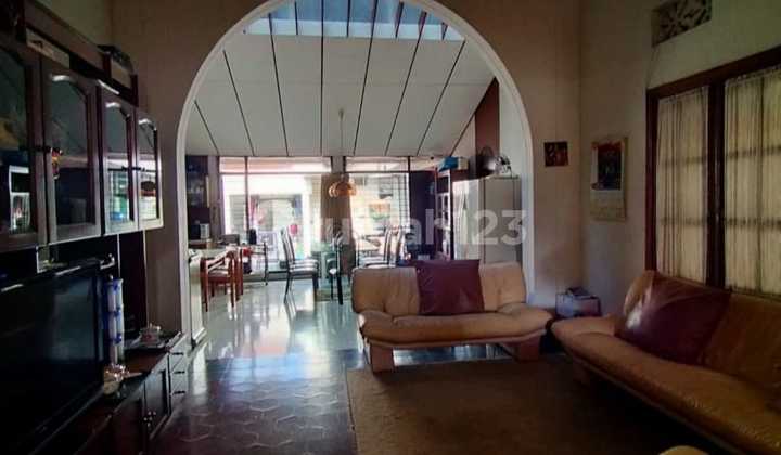 Rumah Belanda Terawat di Brantas, Sayap Riau - Bandung