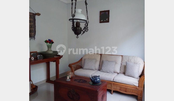 Rumah Bagus, hadap sungai pohon rindang, semi furnished. SHM, mudah diakses, di CBD BINTARO, Sektor 6, Tangerang Selatan. 2