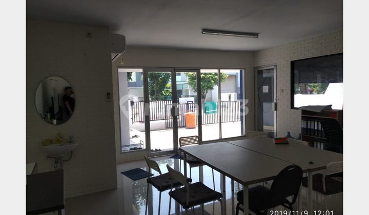 Ready-to-Use Warehouse, Area 540 sq.m., 40 Ft. Container Accessible, Near Toll, in Taman Tekno Industrial and Warehouse Area, Bsd.