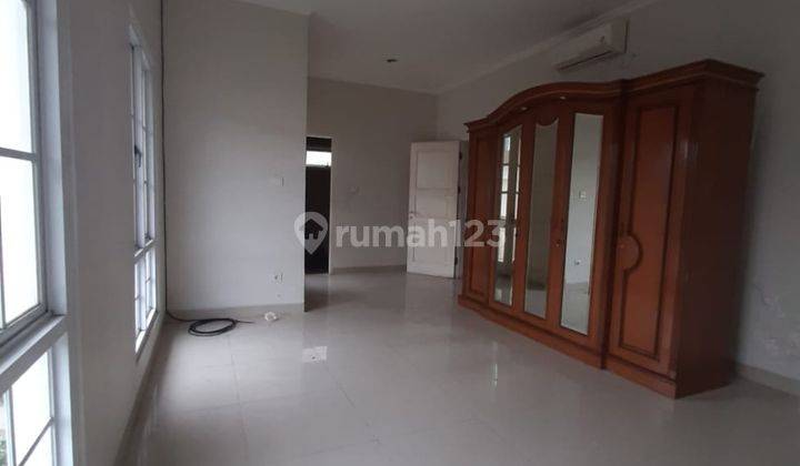 Rumah 2 Lantai, Bagus, Semi Furnished, Cluster Menaggio, Gading Serpong. 2