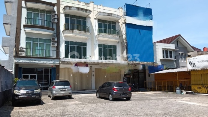 Ruko 3,5 lantai, bagus, 225 m2, di Jalan yg ramai, dilalui banyak angkot, di Srengseng Raya, Jakarta Barat. Ruko 3,5 lantai, bagus, 225 m2, di Jalan yg ramai, dilalui banyak angkot, di Srengseng Raya, Jakarta Barat.