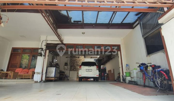 Rumah Indah, Dilokasi Premium, Taman Gandaria City, Hadap Timur dan Utara, Dekat Mall, Stasiun KRL. 2