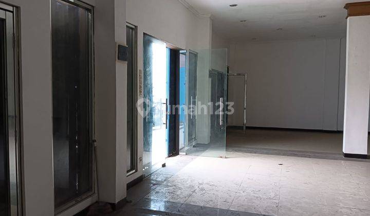 Ruko Gandeng 3, Parkiran luas,3 lantai plus  Rooftop, 600 m.psg, SHM, Bebas banjir, di Jalan Raya Jombang yg ramai 24 jam, Bintaro Tangerang Selatan. 2
