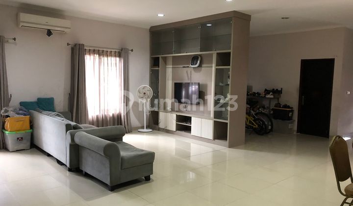 Rumah dan Kantor, Bagus, Nyaman,, Unfurnished, SHM, Dekat Mall, - Sekolah, Transjakarta, Dilingkungan Arteri Pondok Indah, Kebayoran Lama, Jakarta Selatan.
