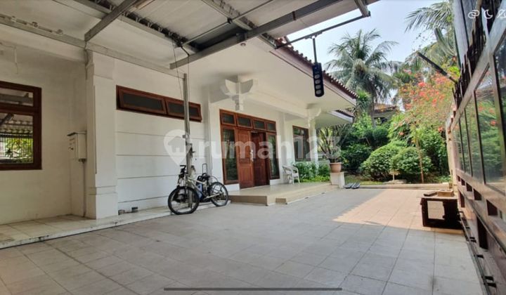 Rumah Indah, Dilokasi Premium, Taman Gandaria City, Hadap Timur dan Utara, Dekat Mall, Stasiun KRL. Rumah Indah, Dilokasi Premium, Taman Gandaria City, Hadap Timur dan Utara, Dekat Mall, Stasiun KRL.