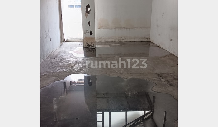 Twin Shophouses in the Heart of Ciputat City. Located on the Bustling 24-Hour Juanda Street, Near University, -MRT Station, -Toll Gate. 2