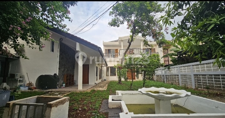 Rumah 2 Lantai, 1 Kamar Tidur, Siap Huni, Bebas Banjr, Full Furnished, Dekat Sekolah, -Pasar, -Mall, -Transjakarta, -Stasiun KRL, - Gerbang Toll, di Bintaro Sektor 2, Jaksel.