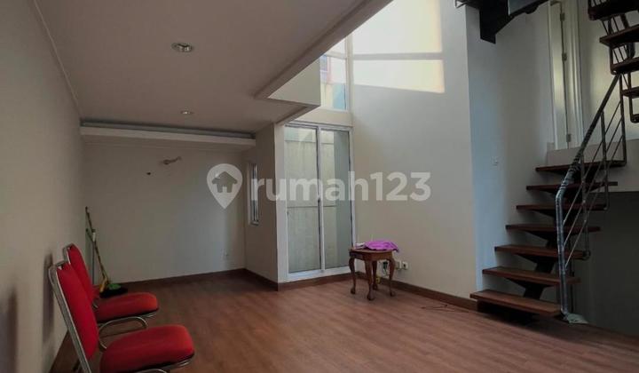 Rumah Siap Huni, Bagus, 3 Lantai Split Level, tersedia Public Parking, Unfurnished, SHM, Keamanan 24 Jam, One Gate System, Bebas Banjir, Dekat Toll, -Pasar, -Malls, -Sekolah, -Objek Wisata, di Cbd Bintaro, Tangerang Selatan. 2