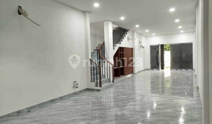 3-Storey Shop House, South-Facing, Spacious Parking, Close to Many Public Facilities, on Jl. Arjuna Utara, West Jakarta. 2