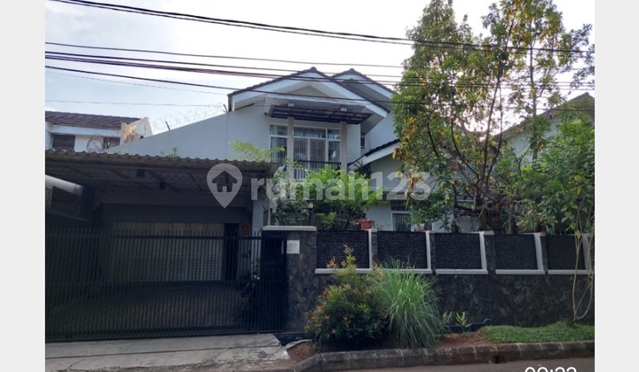 Rumah Bagus, hadap sungai pohon rindang, semi furnished. SHM, mudah diakses, di CBD BINTARO, Sektor 6, Tangerang Selatan.