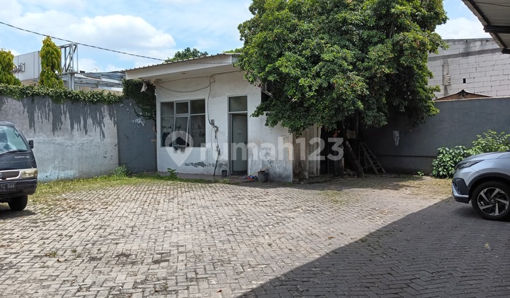 Lahan Dlingkungan Padat Penduduk, Dikelilingi Berbagai Real Estate, Butuh Renovasi, 739 M2, SHM, Hanya Dihitung Harga Tanah Saja, di Pesanggrahan Jakarta Selatan