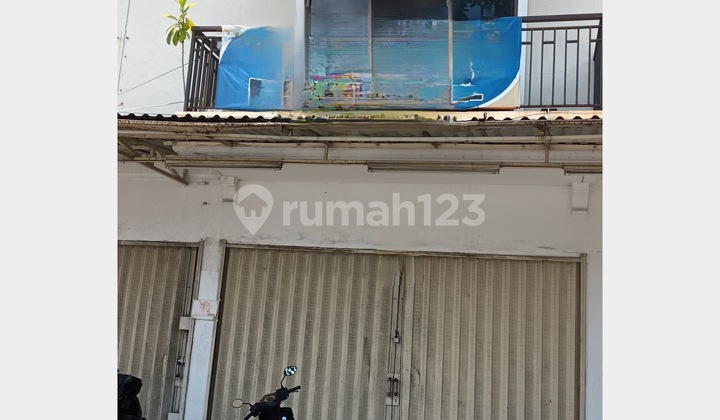 Ruko disewakan, bagus, 810 m2, dilokasi ramai, dilalui berbagai jurusan Angkot, dikelilingi banyak real estate, di Petukangan Jakarta Selatan. Ruko disewakan, bagus, 810 m2, dilokasi ramai, dilalui berbagai jurusan Angkot, dikelilingi banyak real estate, di Petukangan Jakarta Selatan.