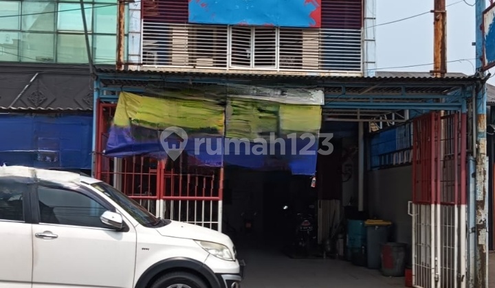 Ruko bagus, 120 m.psg., SHM, Di Jalan yang ramai, dekat Stasiun MRT, di Pusat Business Ciputat.