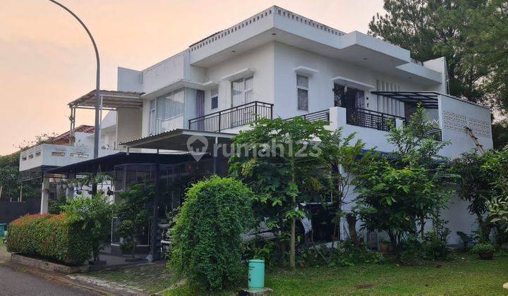 Rumah Cantik, Super Lega, Disamping Taman Rindang, 2,5 Lantai, Sudah Renovasi, Unfurnished, Shm, Dekat Tollway, Pasar, Malls, Sekolah, di Cluster Versailles, Bsd City, Tangerang. 2