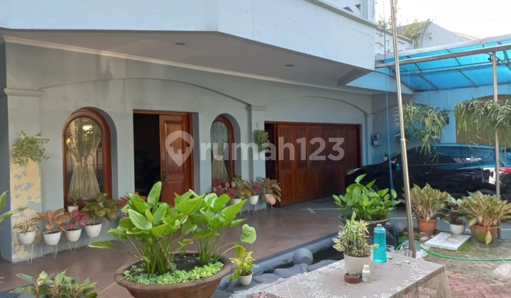 Rumah tinggal juga Komersial yang asri, bagus 2,5 lantai, dikelilingi Kebun, semi furnished, SHM, dekat Pasar,-Mall, dilalui Transjakarta dan Angkot, di Bintaro Permai, Jaksel. Rumah tinggal juga Komersial yang asri, bagus 2,5 lantai, dikelilingi Kebun, semi furnished, SHM, dekat Pasar,-Mall, dilalui Transjakarta dan Angkot, di Bintaro Permai, Jaksel.