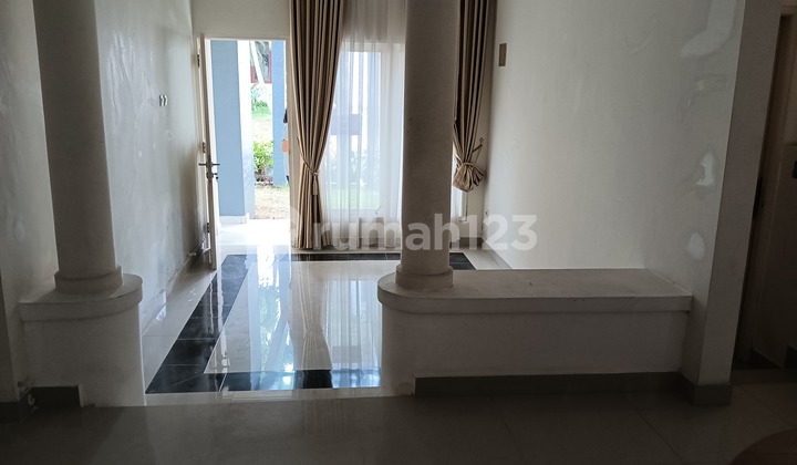 Beautiful House for Rent, unfurnished, Easily Accessible, Near Market, Malls, Schools, in the elite area of River Park Bintaro Sector 8, South Tangerang. 2
