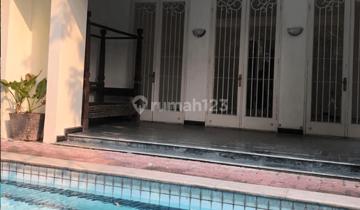 Rumah 2 Lantai, Shm, Semi Furnished, Jakarta Selatan 2