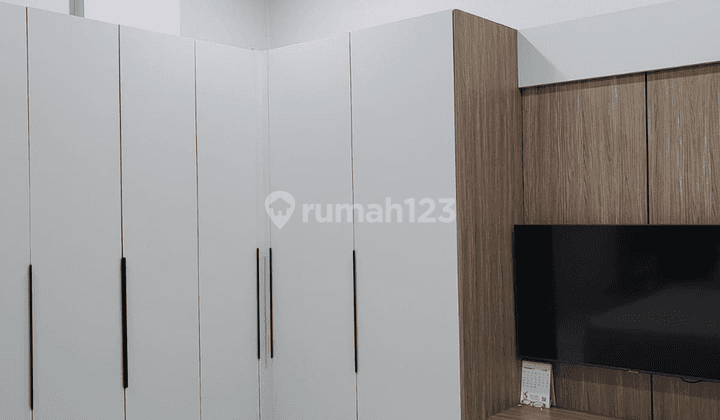 Rumah 3 Lantai Shm, Taman Palem, Jakarta Barat 2