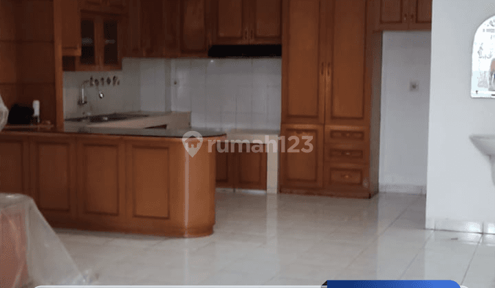 Rumah 2 Lantai Semi Furnished SHM di Cengkareng, Jakarta Barat 1