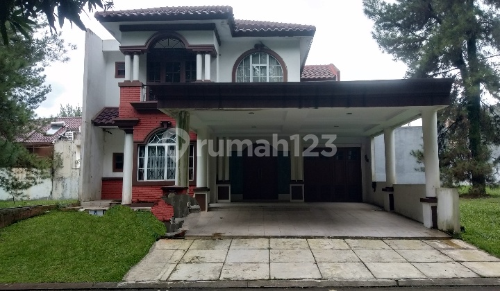 Rumah Dua Lantai Kota Wisata