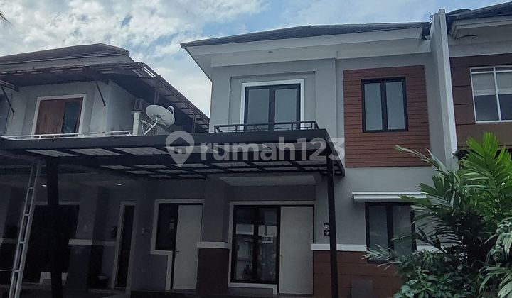 Rumah Dua Lantai Kota Wisata