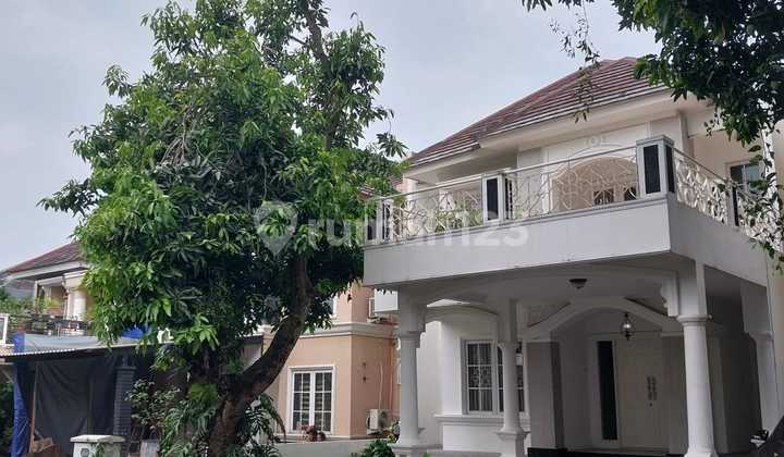 Rumah Dua Lantai Kota Wisata