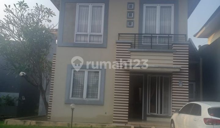 Rumah Dua Lantai Hoek Rumah Dua Lantai Hoek