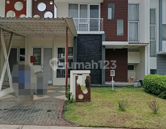 Rumah Bagus Dua Lantai di Kota Wisata