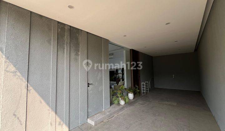 Rumah 2 Lantai Jakarta Timur Shm