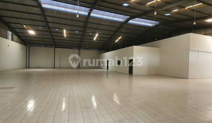 For Rent Warehouse on Manukan Wetan Main Road