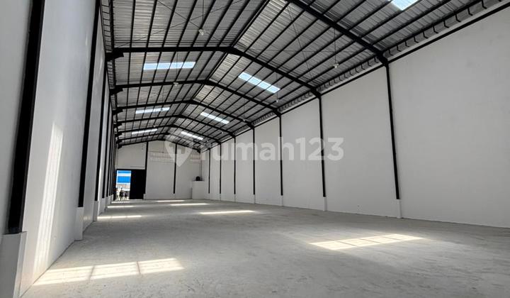 Gudang Bangunan Baru di Laksana Pakuhaji