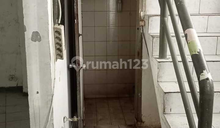 For Sale Immediately: Old Town Shophouse, Prime Location for Business 2