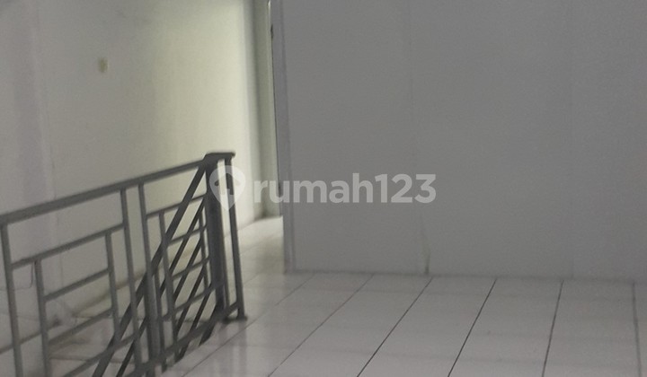 For Rent Shop House in Mangga Dua, Great for Office, Prime Location 2