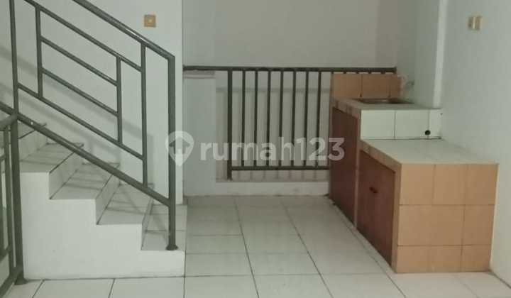 Affordable Shop House Rentals in Mangga Dua in Good Condition 2