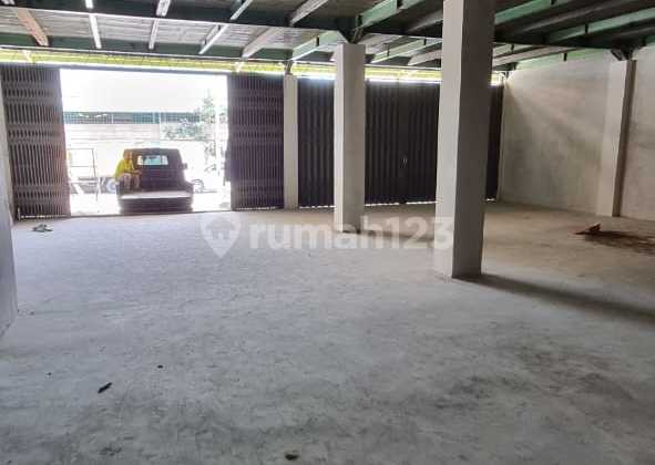 Strategic Warehouse in Kamal Indah Herlambang Complex Strategic Warehouse in Kamal Indah Herlambang Complex