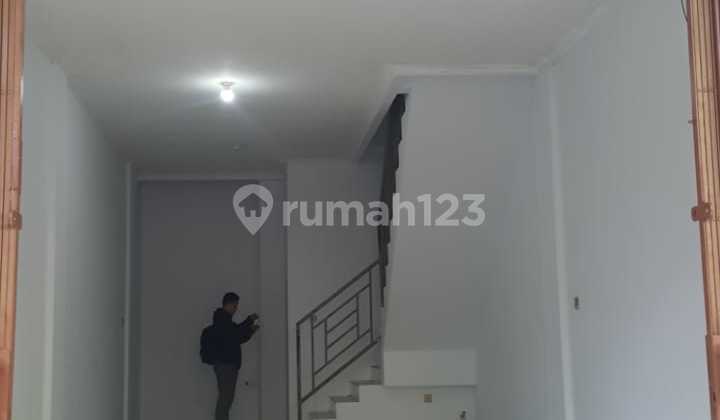 For Rent: Shop House in Mangga Dua, Prime Location for Business 2