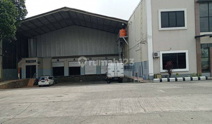 Gudang Bersih ber AC dengan Racking dan kemudahan akses Tol 2