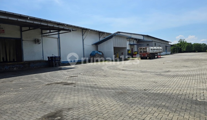 Warehouse / Factory for Rent 10,680 M2 Karawaci Ready to Use