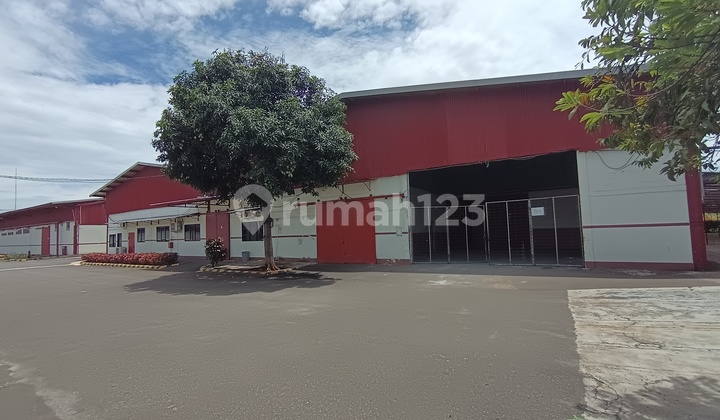 Warehouse for Rent in Depok D4: 1,950 M2 Ready to Use, Neat and Clean. Warehouse for Rent in Depok D4: 1,950 M2 Ready to Use, Neat and Clean.