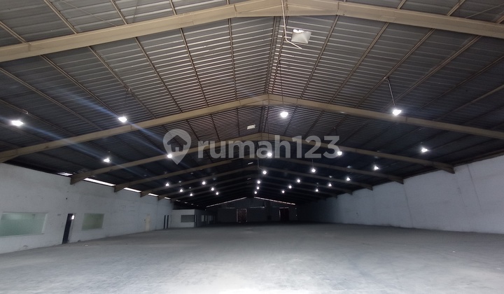 For Rent Warehouse Area: 4,989 sqm Depok-Ciracas Ready to Use For Rent Warehouse Area: 4,989 sqm Depok-Ciracas Ready to Use