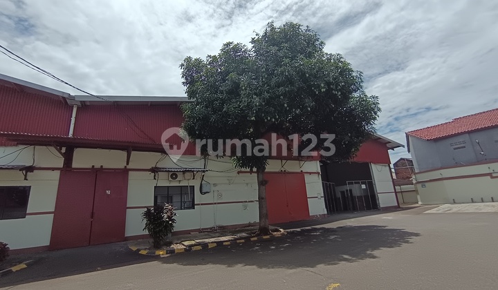 Warehouse for Rent in Depok D4: 1,950 M2 Ready to Use, Neat and Clean. Warehouse for Rent in Depok D4: 1,950 M2 Ready to Use, Neat and Clean.