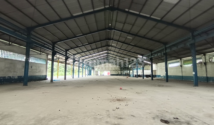 Independent Warehouse Area: 3,000 M2 Main Road Access Independent Warehouse Area: 3,000 M2 Main Road Access