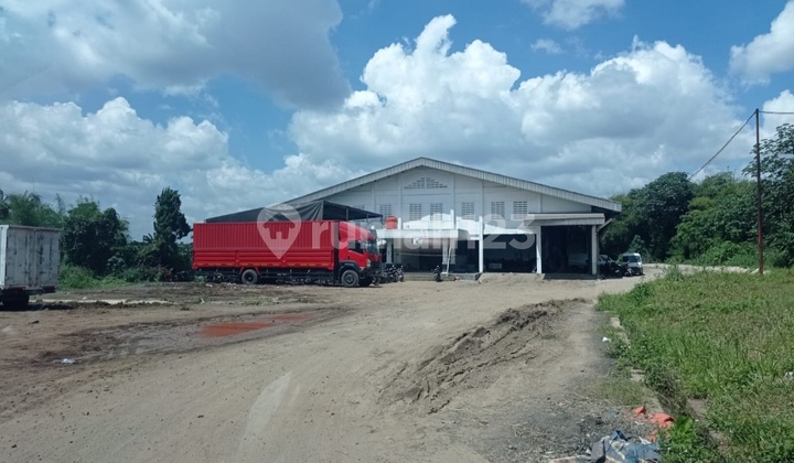 Independent Warehouse Area: 3,000 M2 Main Road Access Independent Warehouse Area: 3,000 M2 Main Road Access