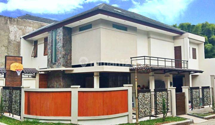 Rumah 2 Lantai bergaya Minimalis di Setra Duta Bandung 1