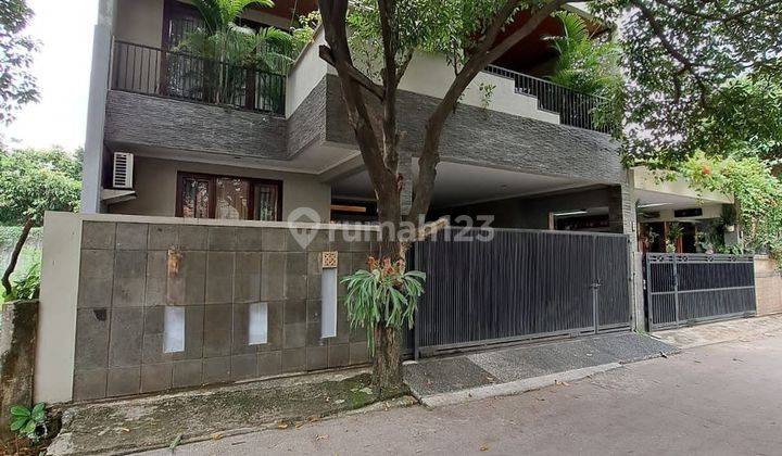 RUMAH FULL FURNISH & SIAP HUNI DGN ROOFTOP 5 KMR DI JAKARTA TIMUR
