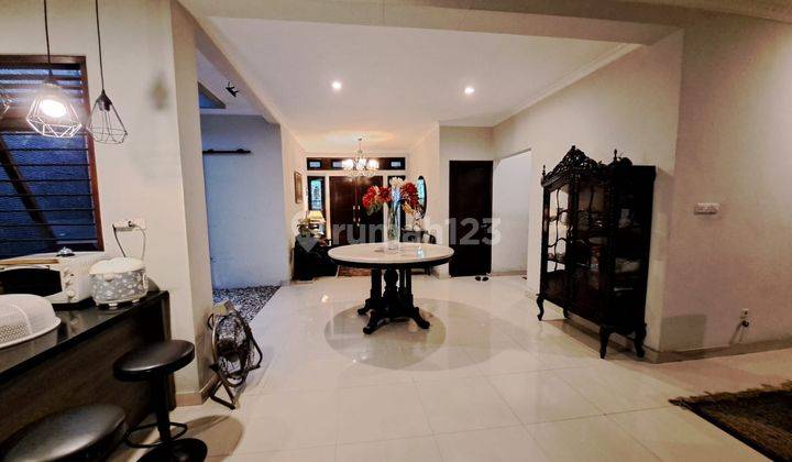 RUMAH FULL FURNISH & SIAP HUNI DGN ROOFTOP 5 KMR DI JAKARTA TIMUR