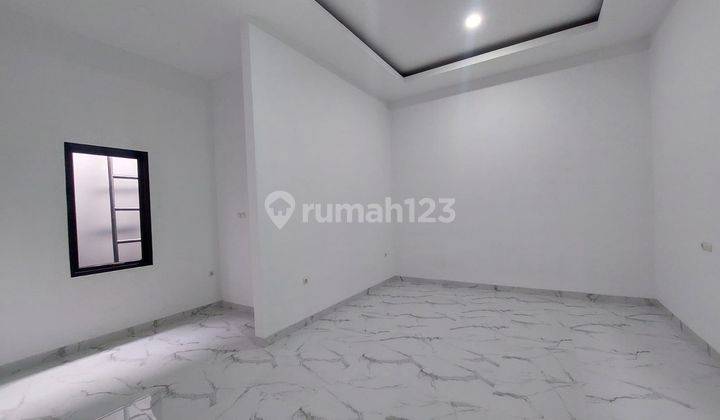 RUMAH BARU 5 KAMAR DESIGN MODERN DLM PERUMAHAN NYAMAN DI PD GEDE